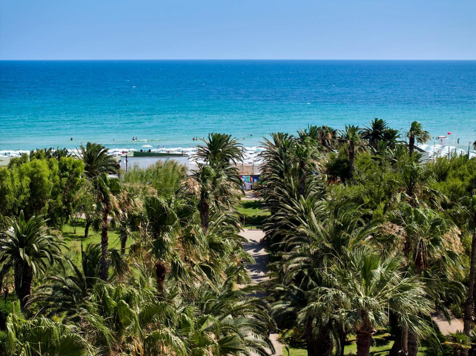 Granserena Hotel Torre Canne Exterior photo